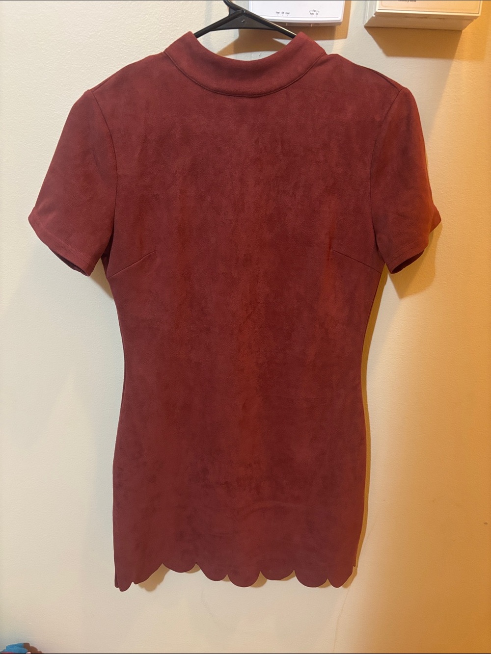 Women’s Short Sleeve Scalloped Hem Suede-Look Dress- Rust